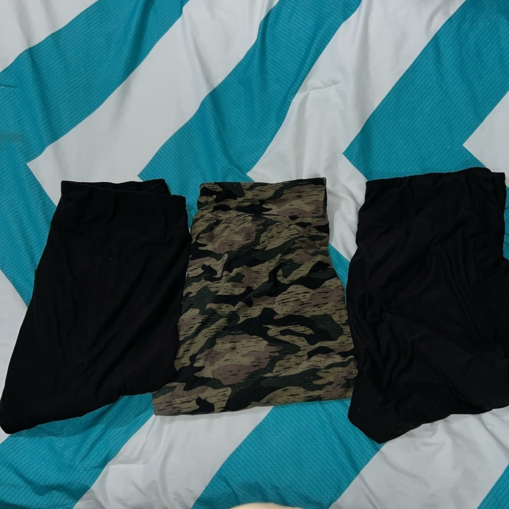 Bundle of 3 Capri Length Leggings by No Boundaries, Size XXXL (21), EUC